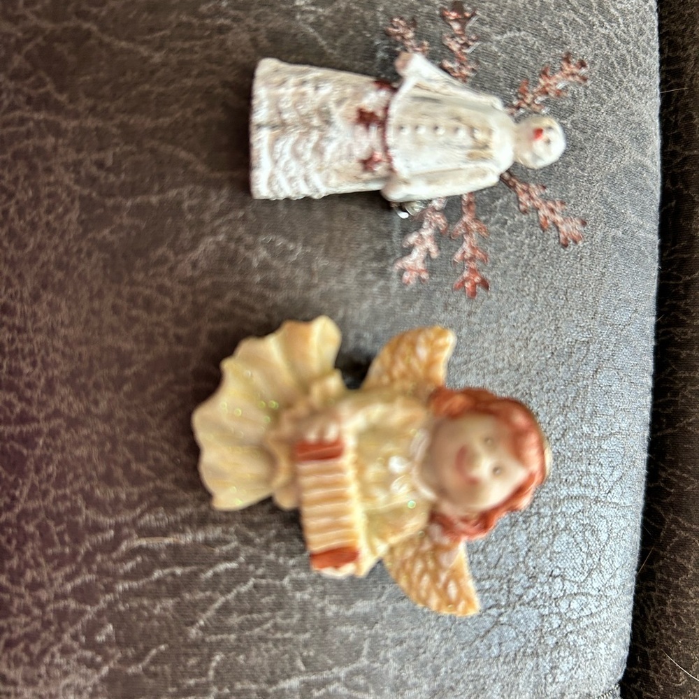 🔥$2 Guardian Angel Christmas brooches set of two 😇